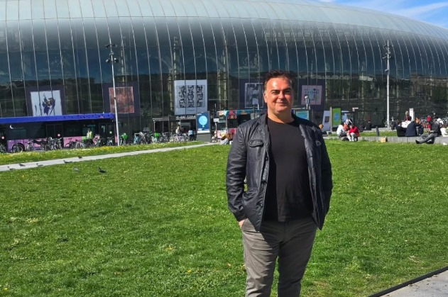 Umut Yılmazkeçeci’den “Bir Bavul Umut”: Göç Hikayesinin Derinlikli Bir Portresi