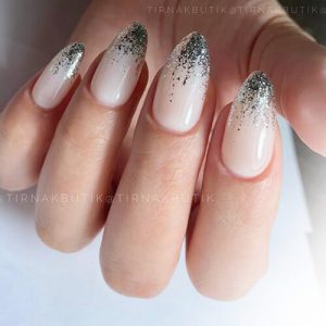 Dudak Renklendirme ile Her Gün Ruj Olmadan Canlı Dudaklar