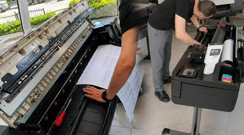 Dijital Baskı Merkezlerinde Donanım Yönetimi: Sık Yaşanan Plotter Arızaları ve Teknik Müdahale Esasları